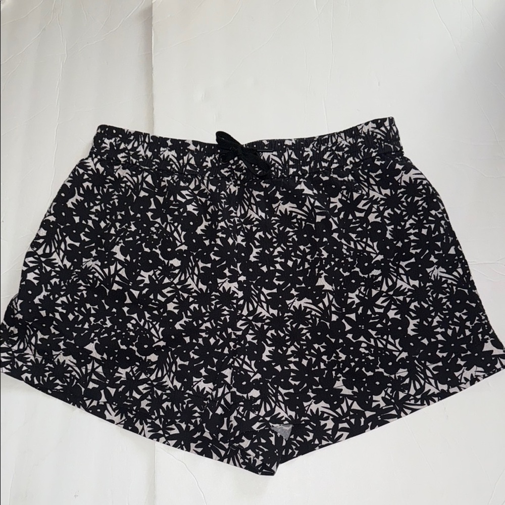 Everlane Women’s Black and Off White Floral Textured Organic Cotton Shorts Sz L
